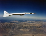 A North American XB-70A Valkyrie in flight (SN 62-0001). Note the drooped wingtips. (USAF)